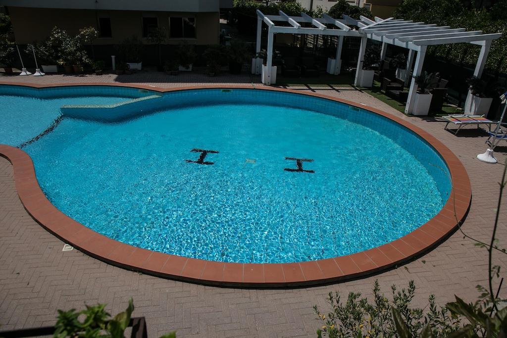 Hotel Heaven Rimini Exterior foto