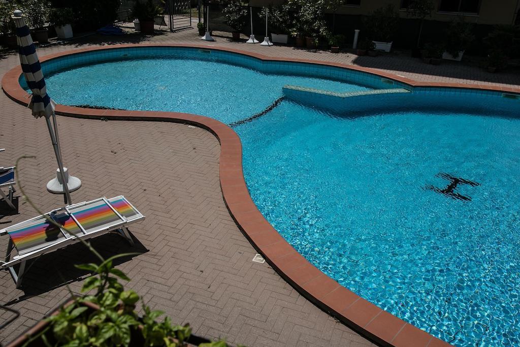 Hotel Heaven Rimini Exterior foto