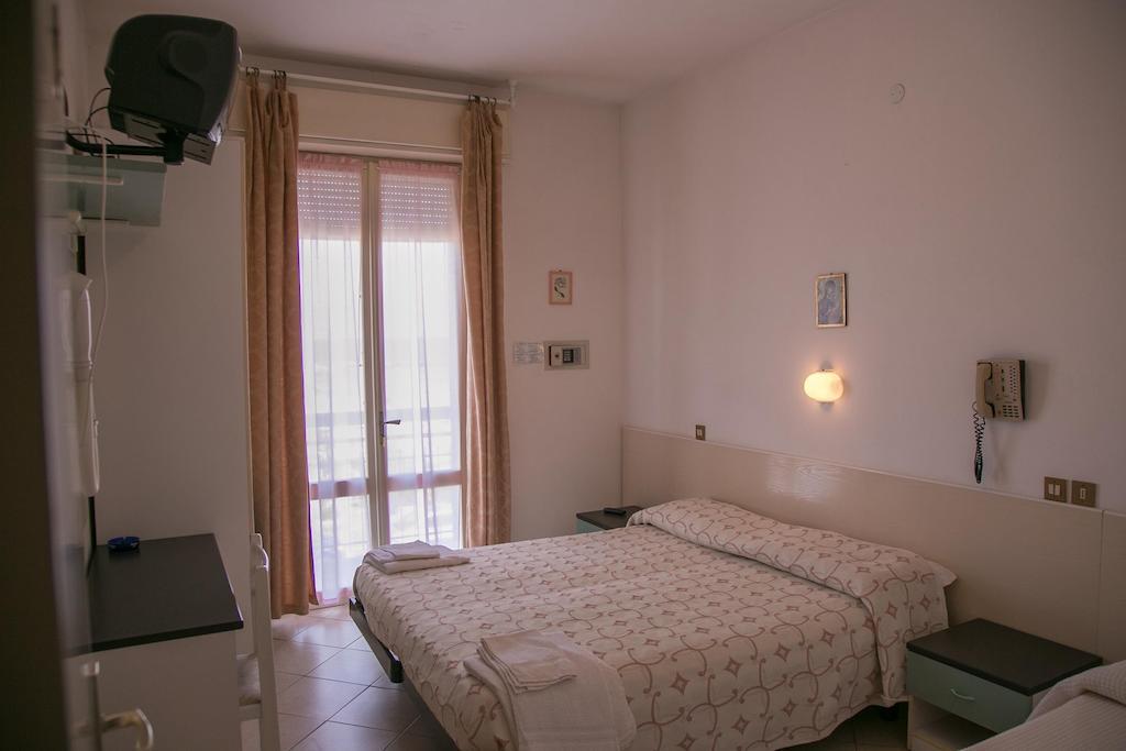 Hotel Heaven Rimini Cameră foto
