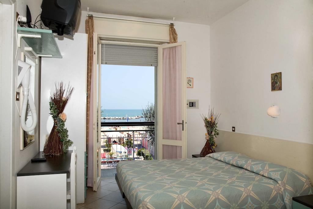 Hotel Heaven Rimini Cameră foto